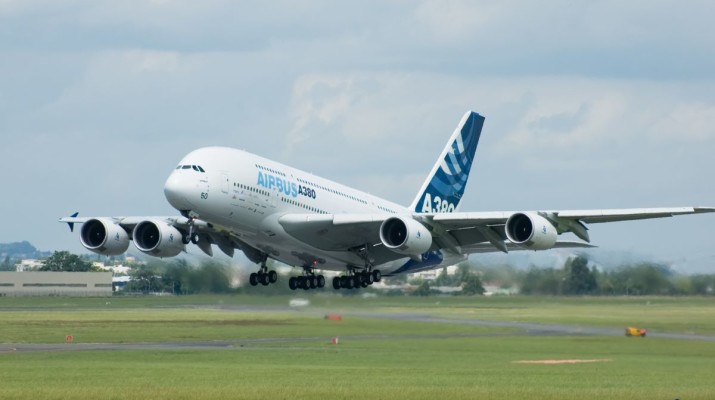Airbus A380 taking off during Paris Air Show 2007