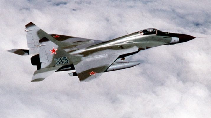 A Soviet Mikoyan-Gurevich MiG-29 aircraft over Alaska (USA) en route to an air show in British Columbia (Canada), on 1 August 1989.