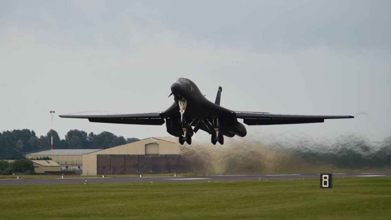 US Air Force – B-1 Bomber Pilot Prep & Takeoff