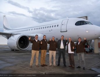 Jim FAWCETT, Olivier FALIPOU (Captain), Georges MYCZKOWSKI (Pilot), Erik SCHEIDT (Pilot and CEO K5 Aviation), Frank CHAPMAN (Experimental Test Pilot), Patrice CADIEU (Test Flight Engineer).